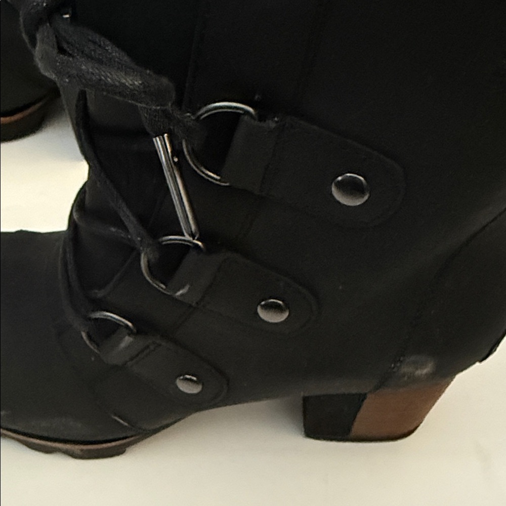 SOREL NWT Black Lace Up Women's Boots - Picture 7 of 9